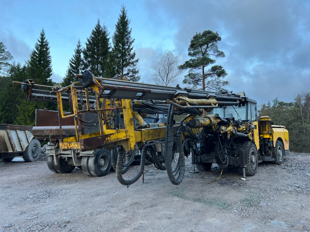 Atlas Copco M2C - Direkcionalna bušilica: slika Atlas Copco M2C - Direkcionalna bušilica Atlas Copco M2C - Direkcionalna bušilica: slika Atlas Copco M2C - Direkcionalna bušilica