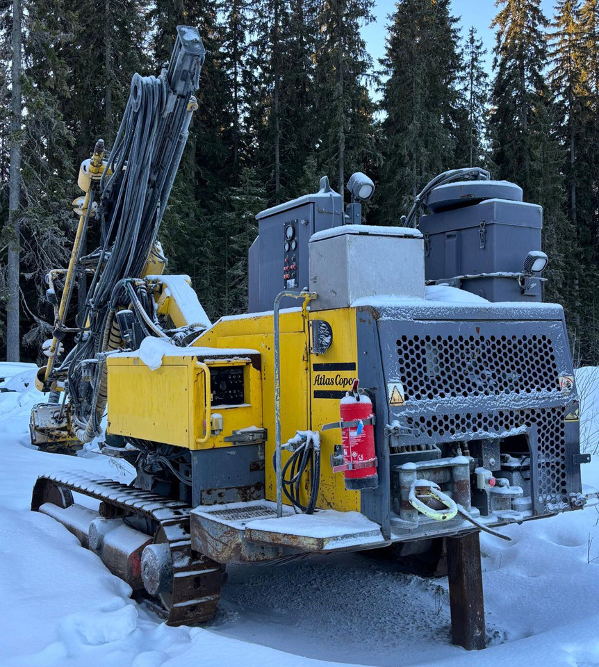 Atlas Copco ROC D3 - Platforma za bušenje: slika Atlas Copco ROC D3 - Platforma za bušenje Atlas Copco ROC D3 - Platforma za bušenje: slika Atlas Copco ROC D3 - Platforma za bušenje