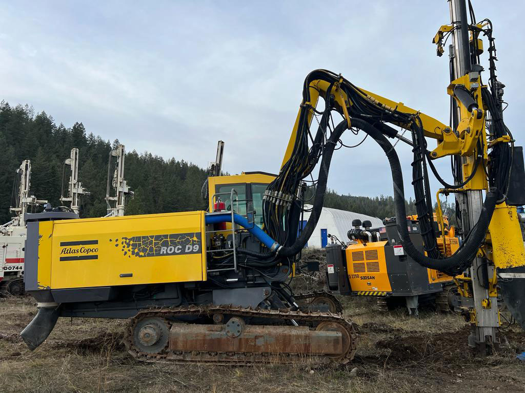 Atlas Copco ROC D9-11 - Platforma za bušenje: slika Atlas Copco ROC D9-11 - Platforma za bušenje Atlas Copco ROC D9-11 - Platforma za bušenje: slika Atlas Copco ROC D9-11 - Platforma za bušenje