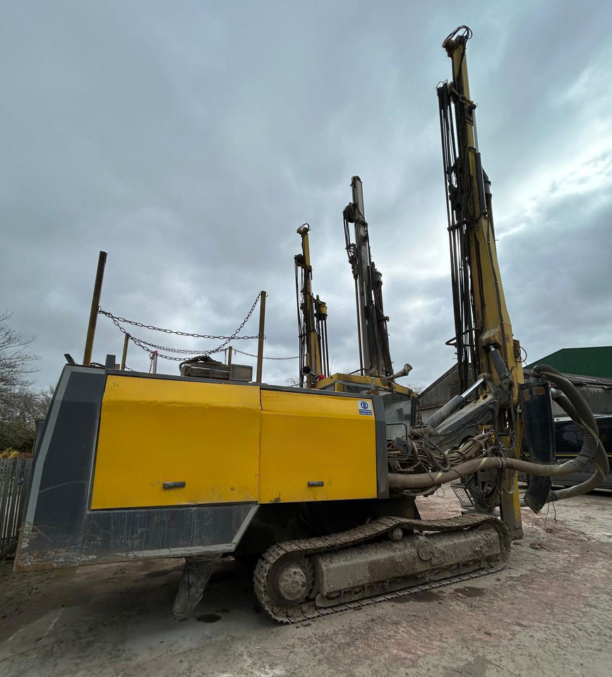 Atlas Copco ROC L8-44 - Platforma za bušenje: slika Atlas Copco ROC L8-44 - Platforma za bušenje Atlas Copco ROC L8-44 - Platforma za bušenje: slika Atlas Copco ROC L8-44 - Platforma za bušenje