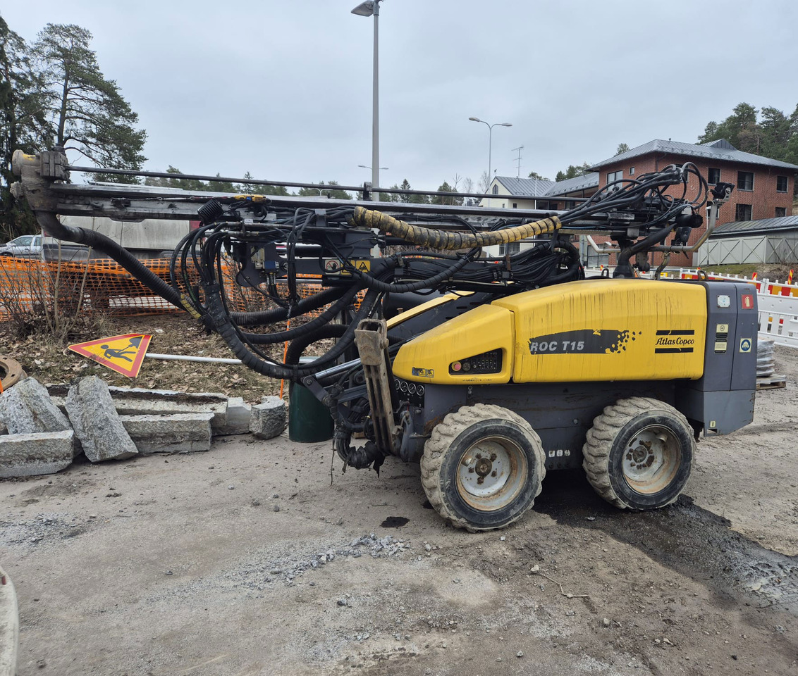 Atlas Copco ROC T15 - Platforma za bušenje: slika Atlas Copco ROC T15 - Platforma za bušenje Atlas Copco ROC T15 - Platforma za bušenje: slika Atlas Copco ROC T15 - Platforma za bušenje