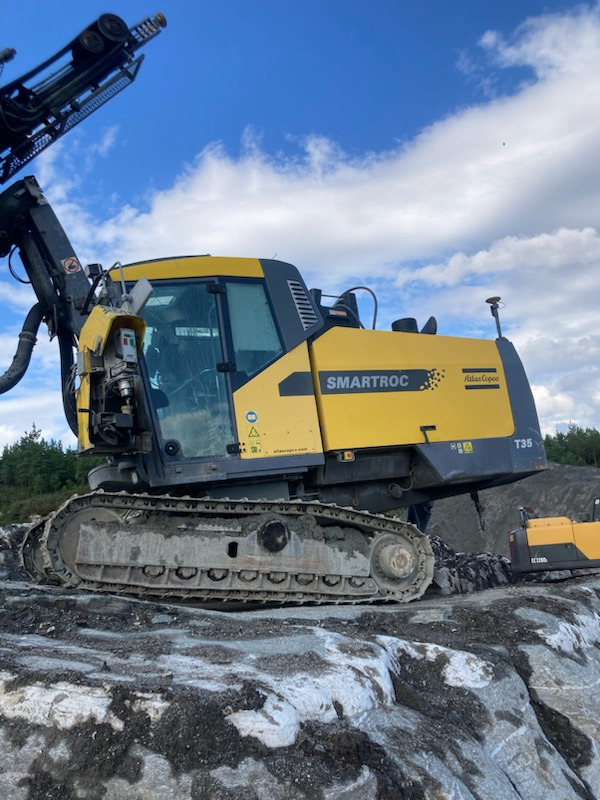 Atlas Copco SmartROC T35-11 - Platforma za bušenje: slika Atlas Copco SmartROC T35-11 - Platforma za bušenje Atlas Copco SmartROC T35-11 - Platforma za bušenje: slika Atlas Copco SmartROC T35-11 - Platforma za bušenje