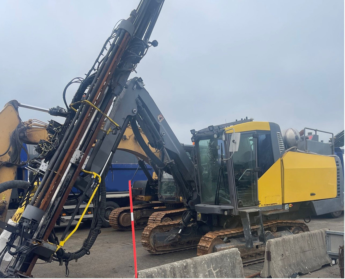 Atlas Copco SmartROC T40-11 - Platforma za bušenje: slika Atlas Copco SmartROC T40-11 - Platforma za bušenje Atlas Copco SmartROC T40-11 - Platforma za bušenje: slika Atlas Copco SmartROC T40-11 - Platforma za bušenje