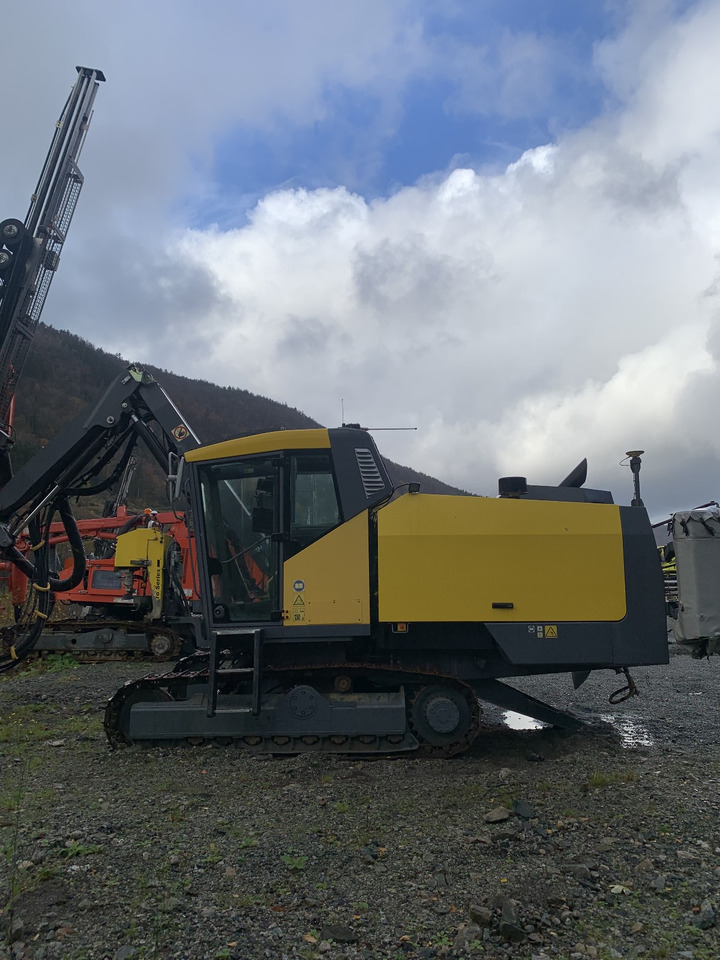 Atlas Copco SmartROC T40-11 - Platforma za bušenje: slika Atlas Copco SmartROC T40-11 - Platforma za bušenje Atlas Copco SmartROC T40-11 - Platforma za bušenje: slika Atlas Copco SmartROC T40-11 - Platforma za bušenje