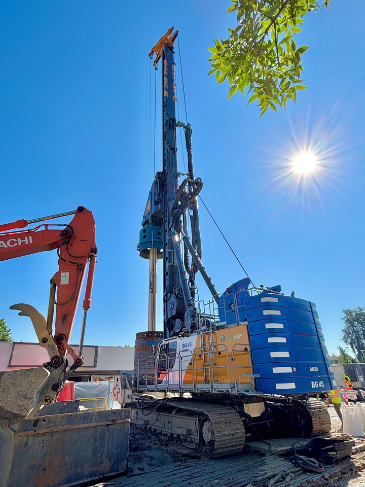 Bauer BG45 - Zabijač stupova: slika Bauer BG45 - Zabijač stupova Bauer BG45 - Zabijač stupova: slika Bauer BG45 - Zabijač stupova