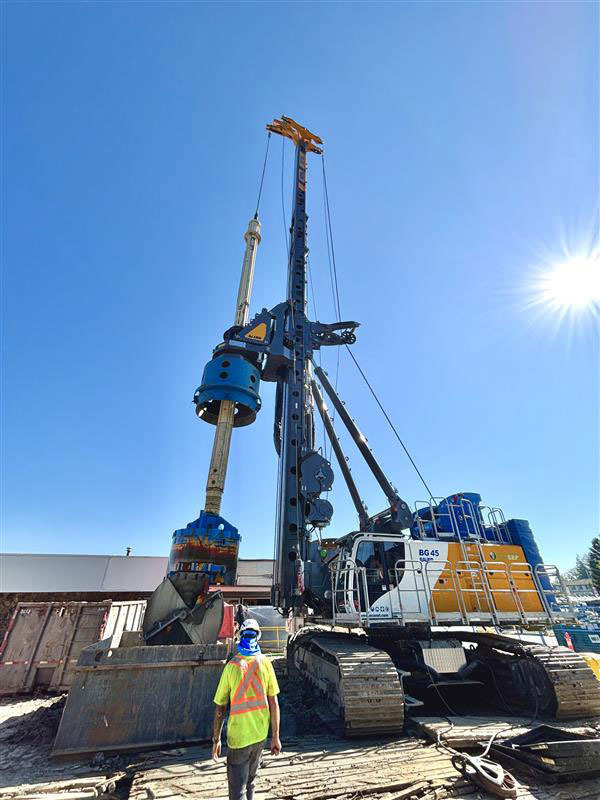 Bauer BG45 - Zabijač stupova: slika Bauer BG45 - Zabijač stupova Bauer BG45 - Zabijač stupova: slika Bauer BG45 - Zabijač stupova