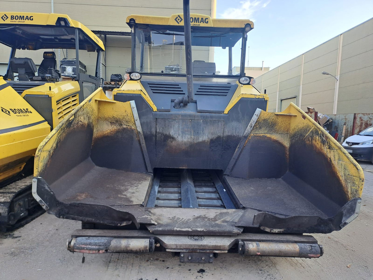 Bomag BF600 P-2 - Finišer za asfalt: slika Bomag BF600 P-2 - Finišer za asfalt Bomag BF600 P-2 - Finišer za asfalt: slika Bomag BF600 P-2 - Finišer za asfalt