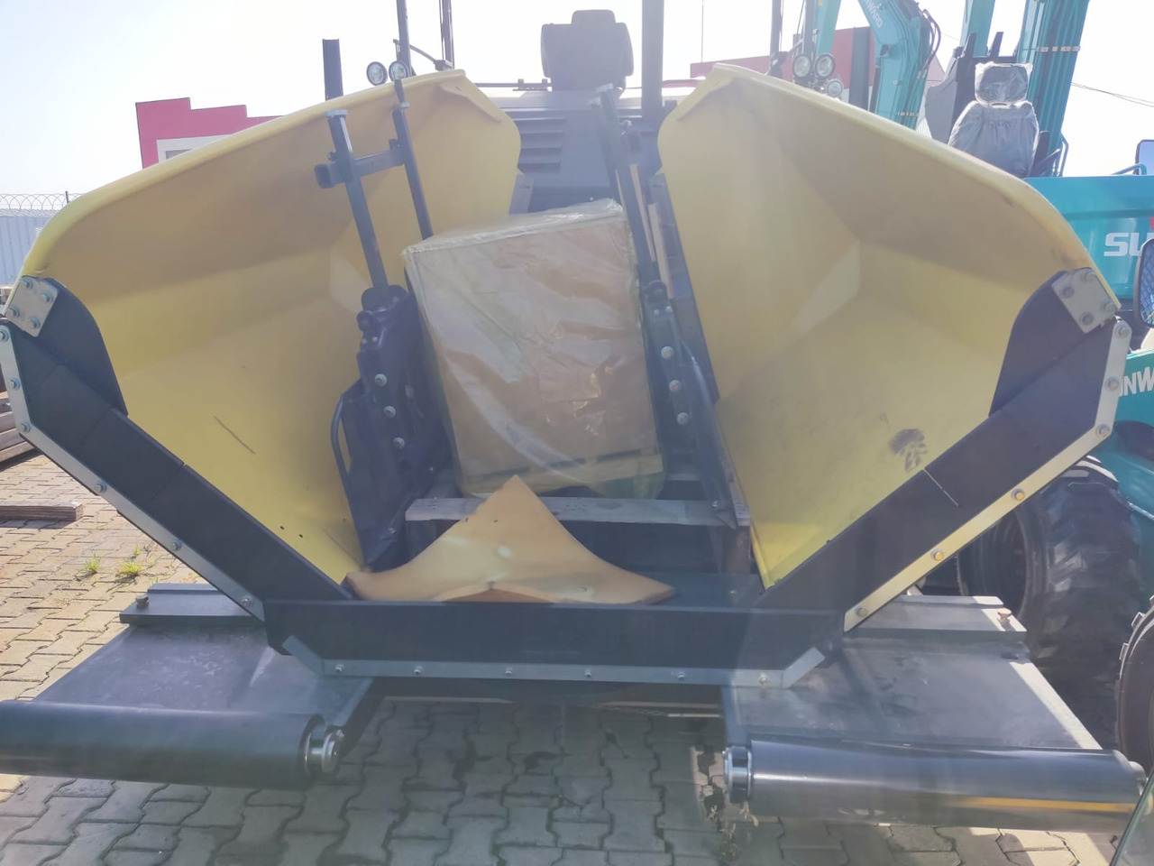 Bomag BF800C - Finišer za asfalt: slika Bomag BF800C - Finišer za asfalt Bomag BF800C - Finišer za asfalt: slika Bomag BF800C - Finišer za asfalt