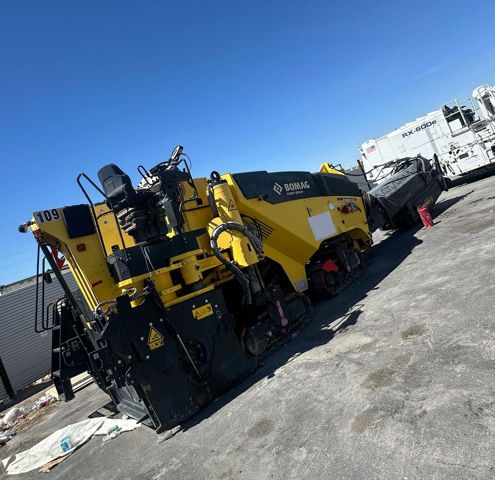 Bomag BM 1300/35 - Hladni planer: slika Bomag BM 1300/35 - Hladni planer Bomag BM 1300/35 - Hladni planer: slika Bomag BM 1300/35 - Hladni planer