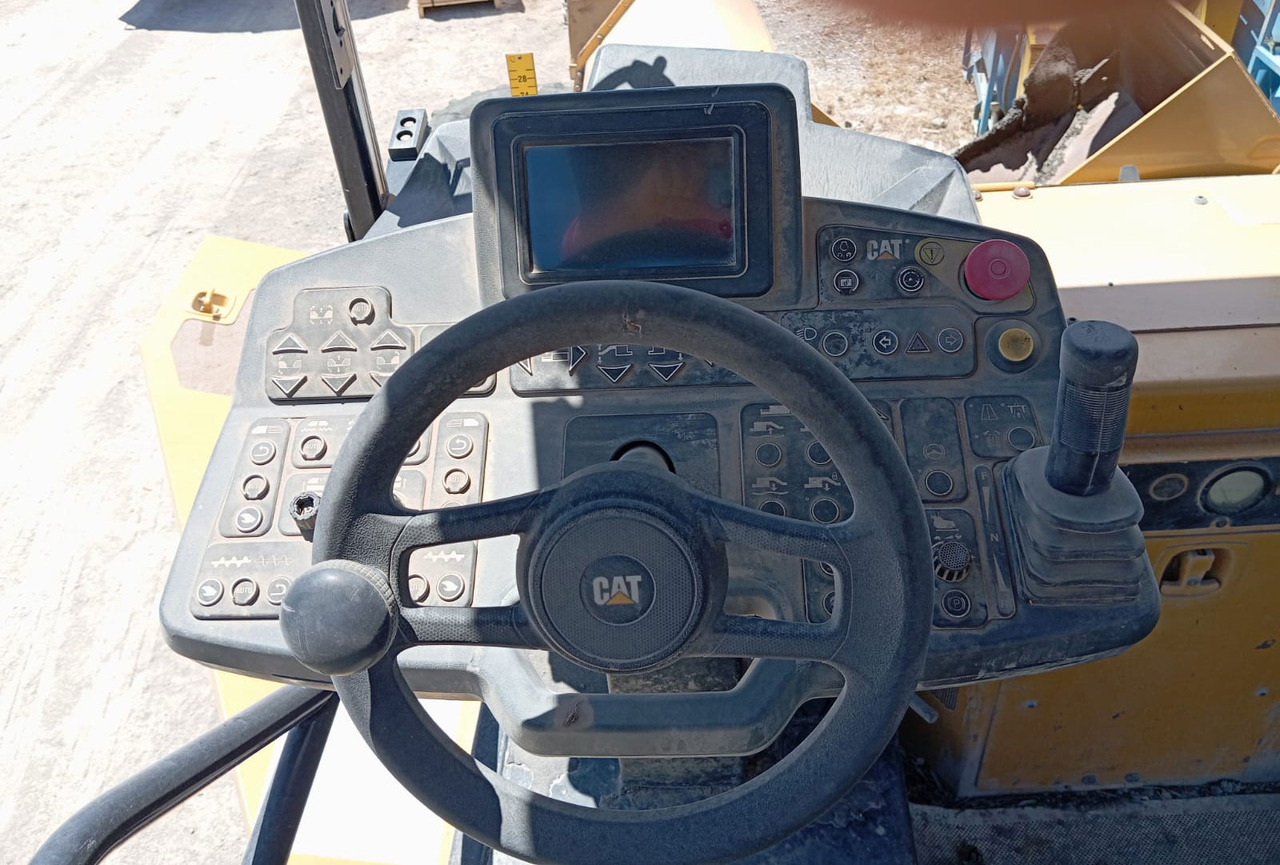 Finišer za asfalt Caterpillar AP655F: slika Finišer za asfalt Caterpillar AP655F