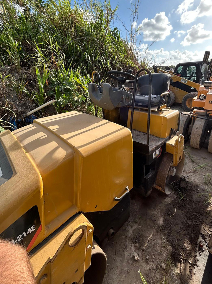 Caterpillar CB-214E - Valjak: slika Caterpillar CB-214E - Valjak Caterpillar CB-214E - Valjak: slika Caterpillar CB-214E - Valjak