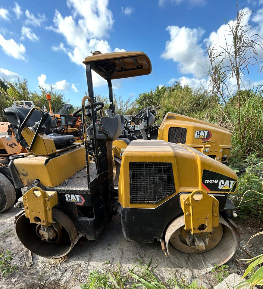 Caterpillar CB-214E - Valjak: slika Caterpillar CB-214E - Valjak Caterpillar CB-214E - Valjak: slika Caterpillar CB-214E - Valjak