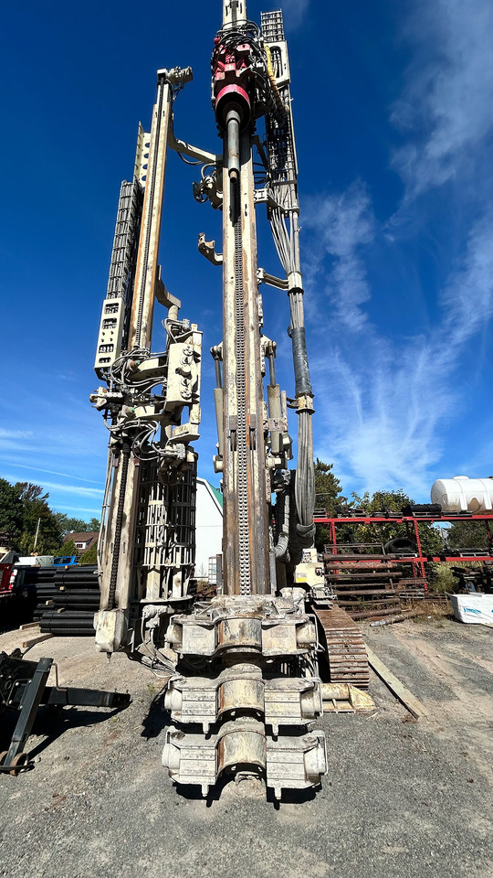 Comacchio MC 28 A - Zabijač stupova: slika Comacchio MC 28 A - Zabijač stupova Comacchio MC 28 A - Zabijač stupova: slika Comacchio MC 28 A - Zabijač stupova