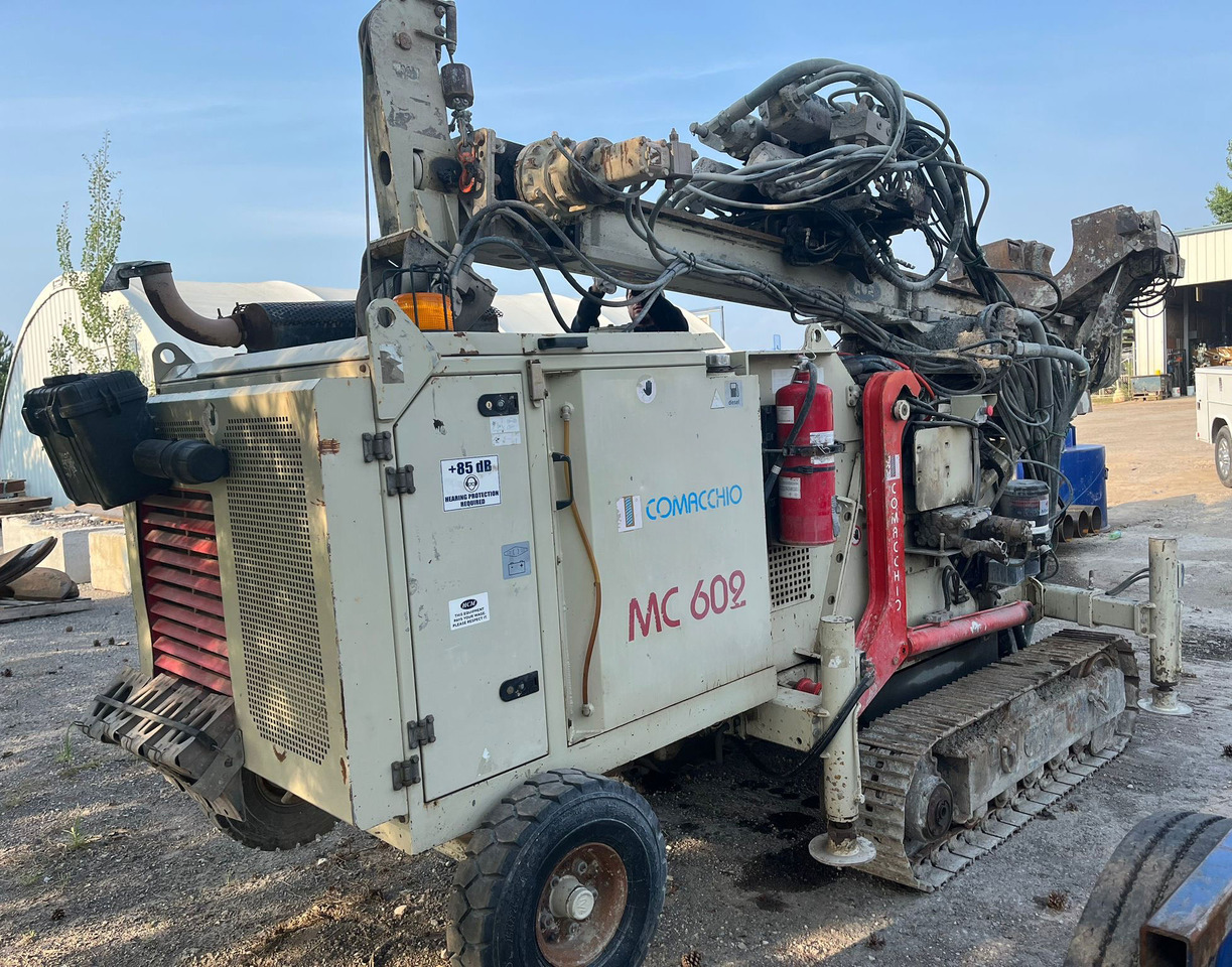 Comacchio MC 602 - Zabijač stupova: slika Comacchio MC 602 - Zabijač stupova Comacchio MC 602 - Zabijač stupova: slika Comacchio MC 602 - Zabijač stupova