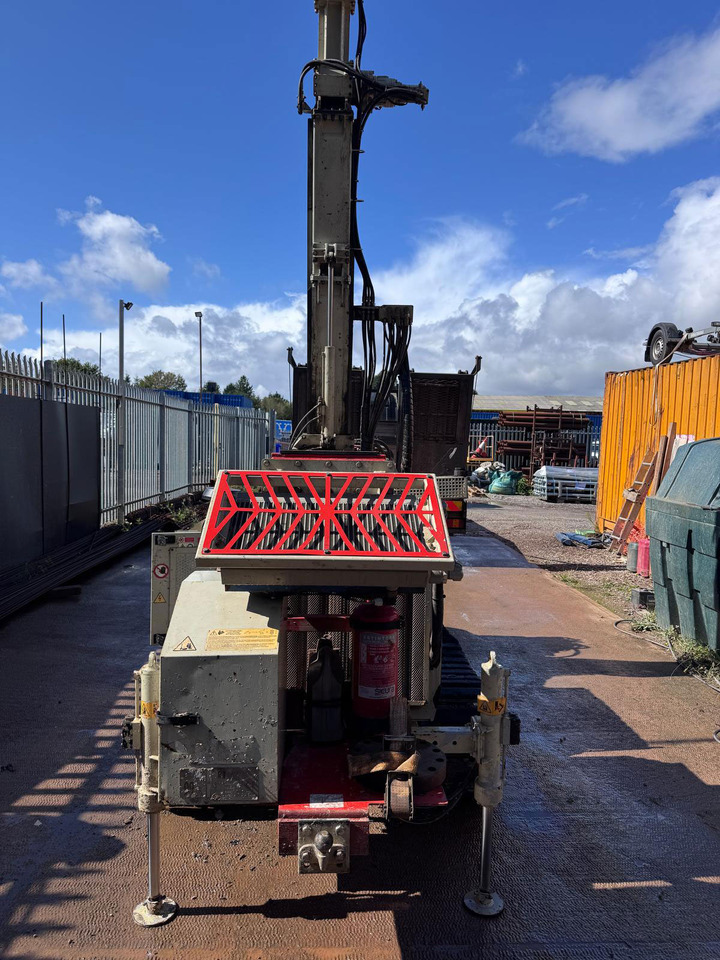 Comacchio MC4 - Zabijač stupova: slika Comacchio MC4 - Zabijač stupova Comacchio MC4 - Zabijač stupova: slika Comacchio MC4 - Zabijač stupova