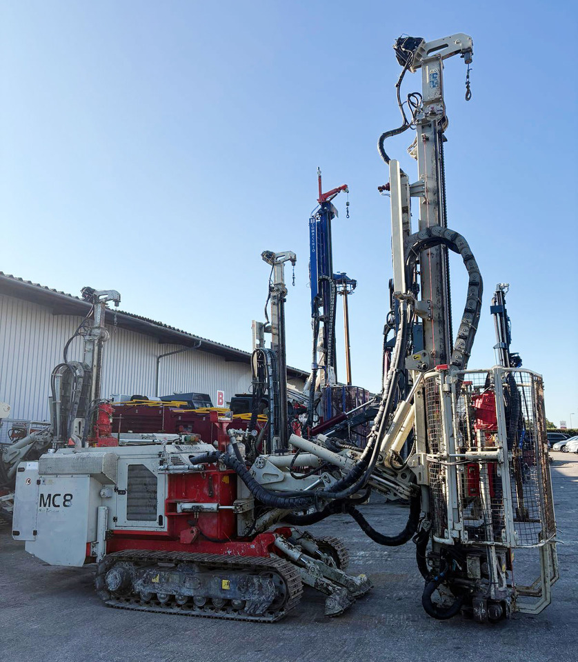 Comacchio MC8 - Zabijač stupova: slika Comacchio MC8 - Zabijač stupova Comacchio MC8 - Zabijač stupova: slika Comacchio MC8 - Zabijač stupova