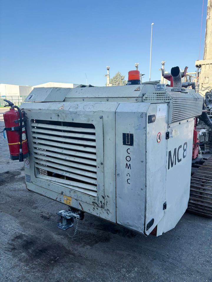 Comacchio MC8 - Zabijač stupova: slika Comacchio MC8 - Zabijač stupova Comacchio MC8 - Zabijač stupova: slika Comacchio MC8 - Zabijač stupova