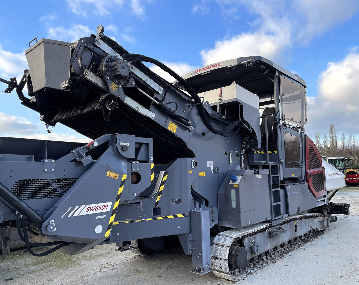 Dynapac MF2500CS - Finišer za asfalt: slika Dynapac MF2500CS - Finišer za asfalt Dynapac MF2500CS - Finišer za asfalt: slika Dynapac MF2500CS - Finišer za asfalt