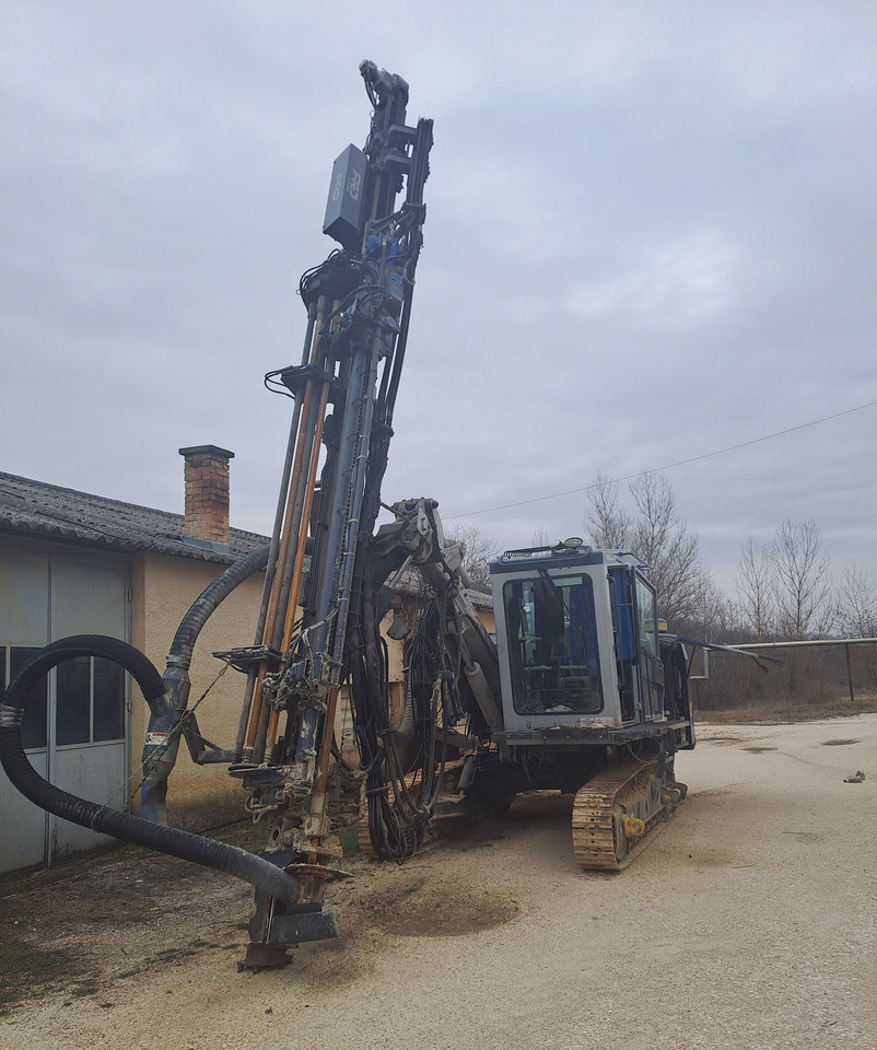 Furukawa HCR1450 - Platforma za bušenje: slika Furukawa HCR1450 - Platforma za bušenje Furukawa HCR1450 - Platforma za bušenje: slika Furukawa HCR1450 - Platforma za bušenje