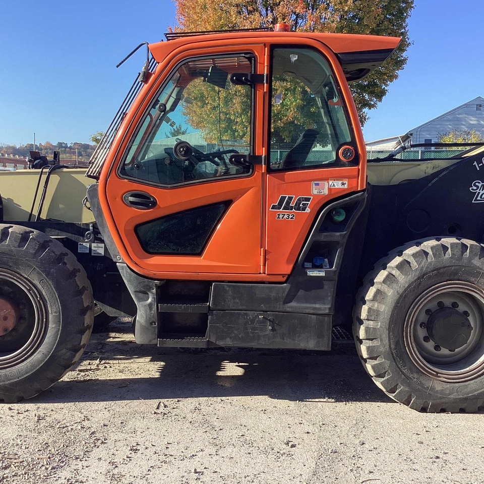 JLG 1732 - Teleskopski utovarivač na kotačima: slika JLG 1732 - Teleskopski utovarivač na kotačima JLG 1732 - Teleskopski utovarivač na kotačima: slika JLG 1732 - Teleskopski utovarivač na kotačima