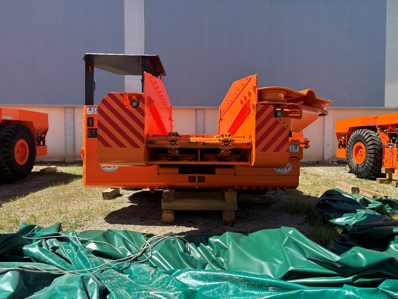 Komatsu 10SC32-48D-5 - Stroj za bušenje tunela, Istovarivač: slika Komatsu 10SC32-48D-5 - Stroj za bušenje tunela, Istovarivač Komatsu 10SC32-48D-5 - Stroj za bušenje tunela, Istovarivač: slika Komatsu 10SC32-48D-5 - Stroj za bušenje tunela, Istovarivač