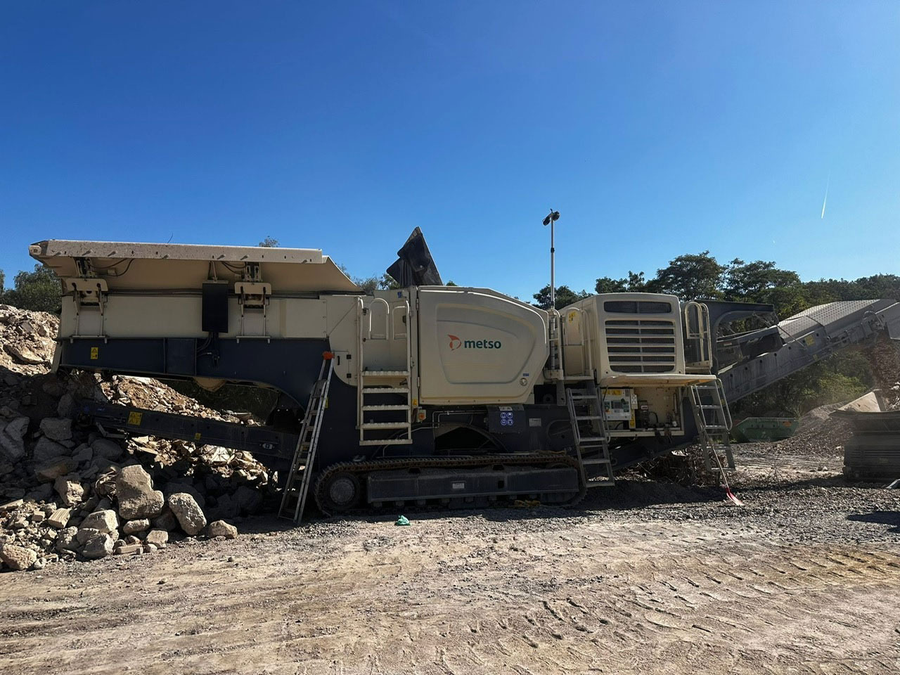 Metso LT106 Urban - Čeljusna drobilica: slika Metso LT106 Urban - Čeljusna drobilica Metso LT106 Urban - Čeljusna drobilica: slika Metso LT106 Urban - Čeljusna drobilica