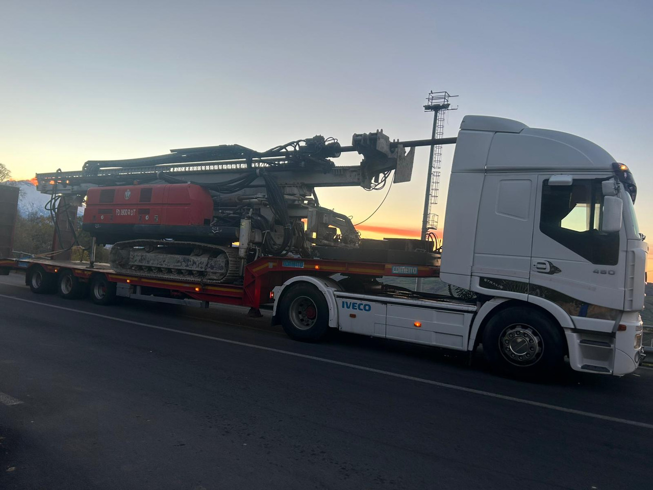 NCB FD 1800 RD-T - Zabijač stupova: slika NCB FD 1800 RD-T - Zabijač stupova NCB FD 1800 RD-T - Zabijač stupova: slika NCB FD 1800 RD-T - Zabijač stupova