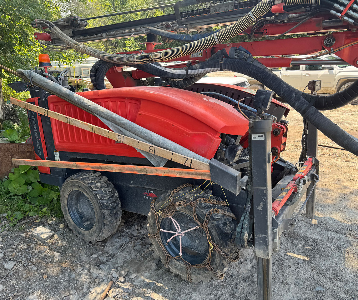Sandvik Commando DC130Ri - Platforma za bušenje: slika Sandvik Commando DC130Ri - Platforma za bušenje Sandvik Commando DC130Ri - Platforma za bušenje: slika Sandvik Commando DC130Ri - Platforma za bušenje