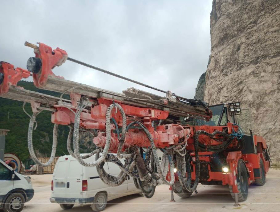 Sandvik DT820-SC - Direkcionalna bušilica: slika Sandvik DT820-SC - Direkcionalna bušilica Sandvik DT820-SC - Direkcionalna bušilica: slika Sandvik DT820-SC - Direkcionalna bušilica