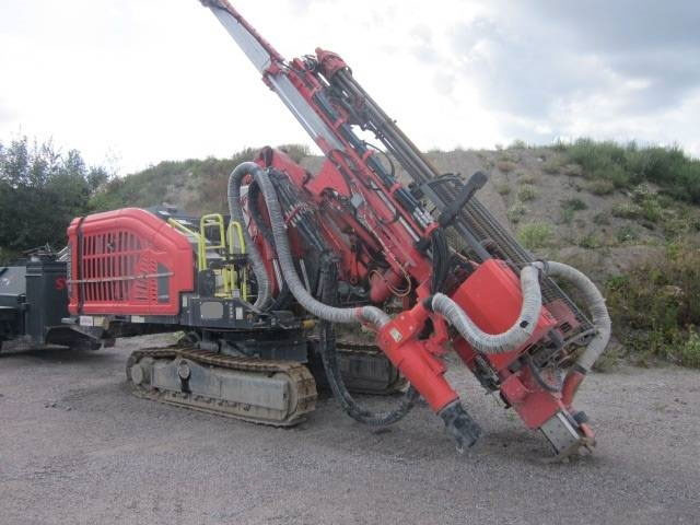 Sandvik DX800i - Platforma za bušenje: slika Sandvik DX800i - Platforma za bušenje Sandvik DX800i - Platforma za bušenje: slika Sandvik DX800i - Platforma za bušenje