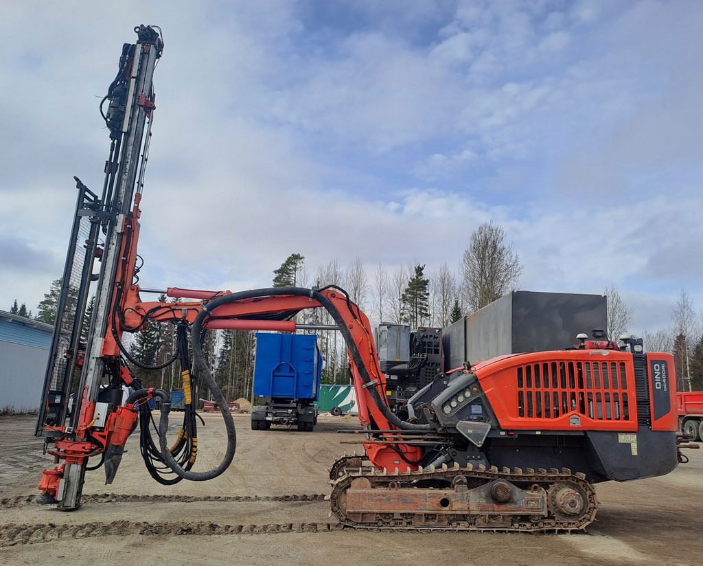 Sandvik Dino DC400Ri - Platforma za bušenje: slika Sandvik Dino DC400Ri - Platforma za bušenje Sandvik Dino DC400Ri - Platforma za bušenje: slika Sandvik Dino DC400Ri - Platforma za bušenje