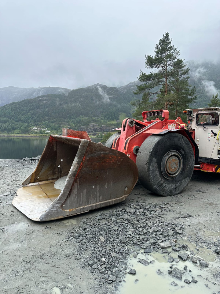 Sandvik LH410 - Rudarski strojevi: slika Sandvik LH410 - Rudarski strojevi Sandvik LH410 - Rudarski strojevi: slika Sandvik LH410 - Rudarski strojevi