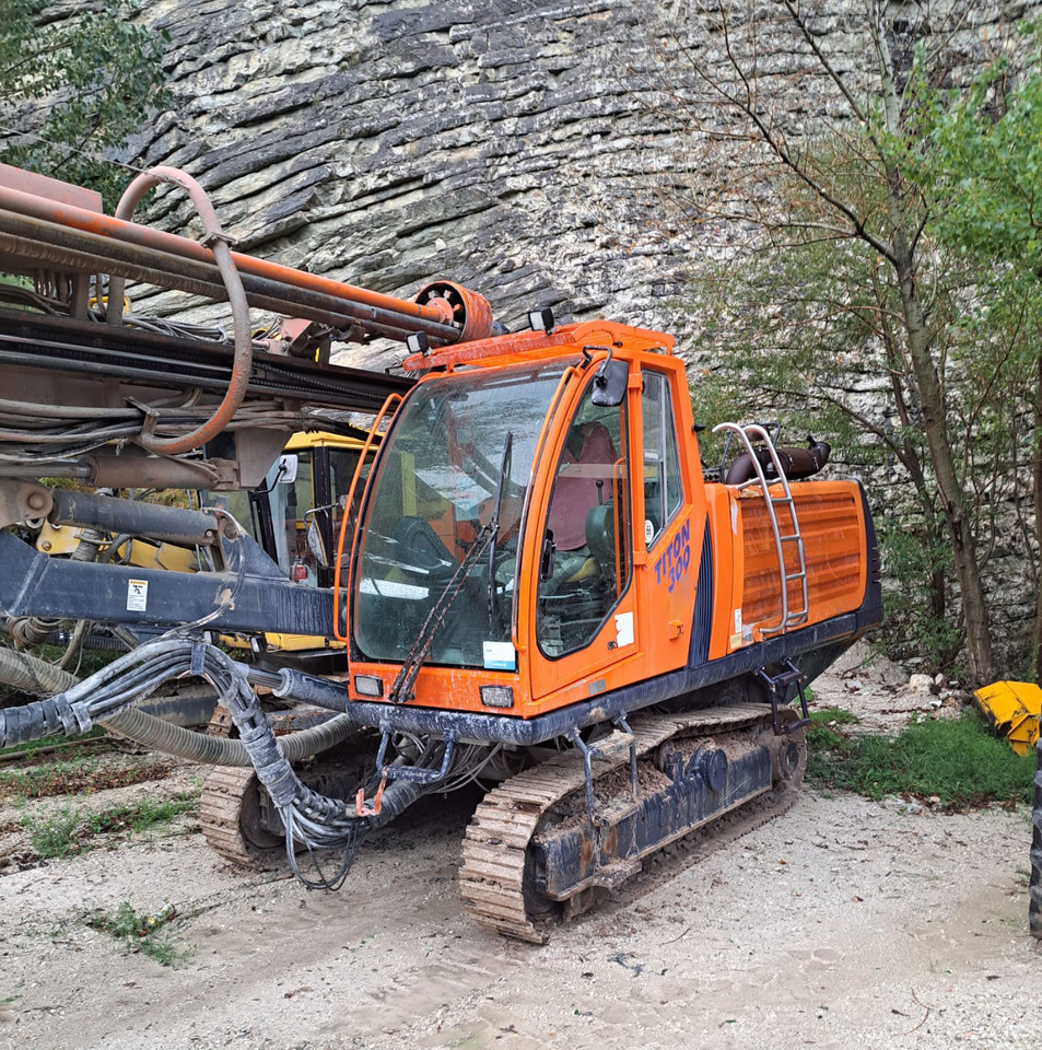 Sandvik Titon 300 - Platforma za bušenje: slika Sandvik Titon 300 - Platforma za bušenje Sandvik Titon 300 - Platforma za bušenje: slika Sandvik Titon 300 - Platforma za bušenje