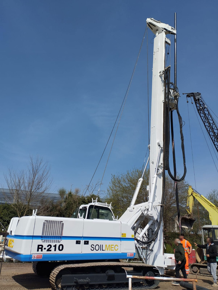 Soilmec R-210 - Zabijač stupova: slika Soilmec R-210 - Zabijač stupova Soilmec R-210 - Zabijač stupova: slika Soilmec R-210 - Zabijač stupova