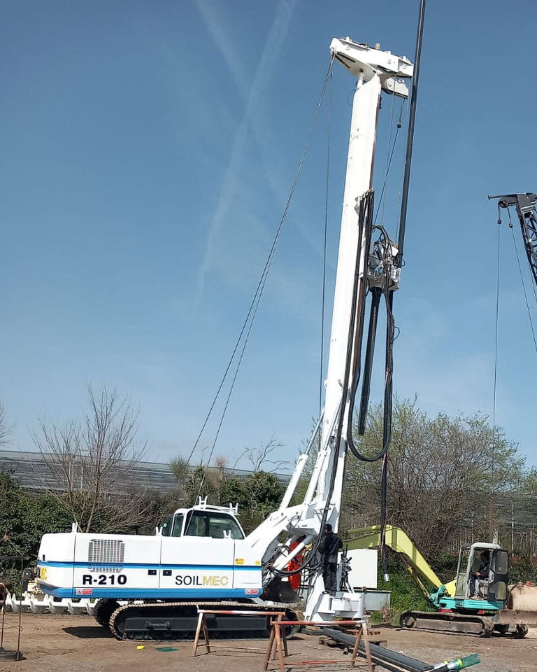 Soilmec R-210 - Zabijač stupova: slika Soilmec R-210 - Zabijač stupova Soilmec R-210 - Zabijač stupova: slika Soilmec R-210 - Zabijač stupova