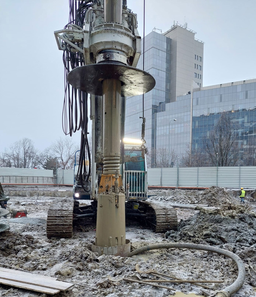 Soilmec R622 HD - Zabijač stupova: slika Soilmec R622 HD - Zabijač stupova Soilmec R622 HD - Zabijač stupova: slika Soilmec R622 HD - Zabijač stupova