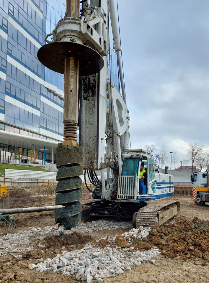 Soilmec R622 HD - Zabijač stupova: slika Soilmec R622 HD - Zabijač stupova Soilmec R622 HD - Zabijač stupova: slika Soilmec R622 HD - Zabijač stupova