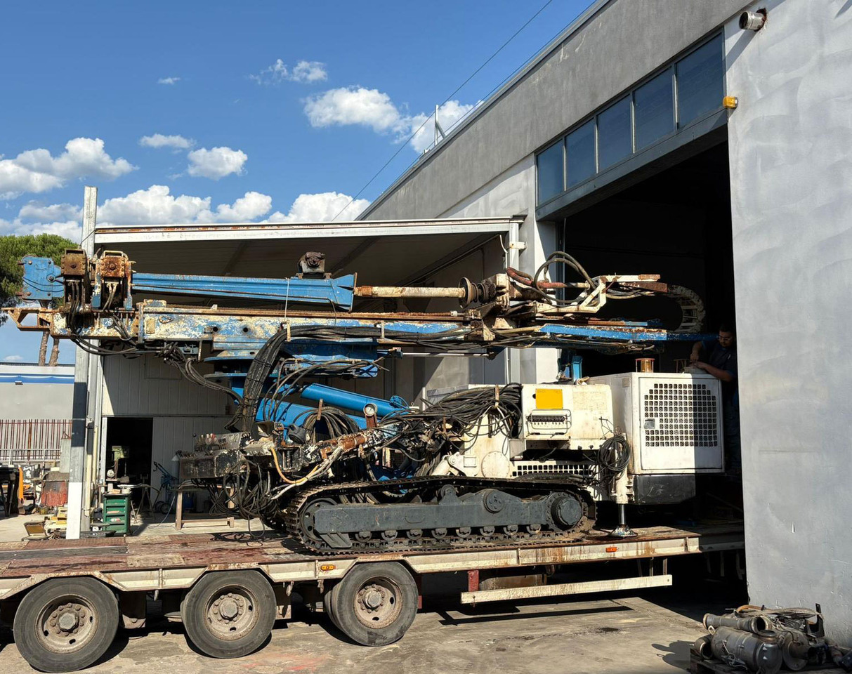 Soilmec SM-401 - Zabijač stupova: slika Soilmec SM-401 - Zabijač stupova Soilmec SM-401 - Zabijač stupova: slika Soilmec SM-401 - Zabijač stupova