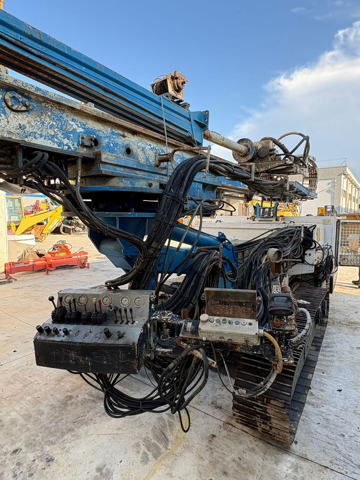 Soilmec SM-401 - Zabijač stupova: slika Soilmec SM-401 - Zabijač stupova Soilmec SM-401 - Zabijač stupova: slika Soilmec SM-401 - Zabijač stupova