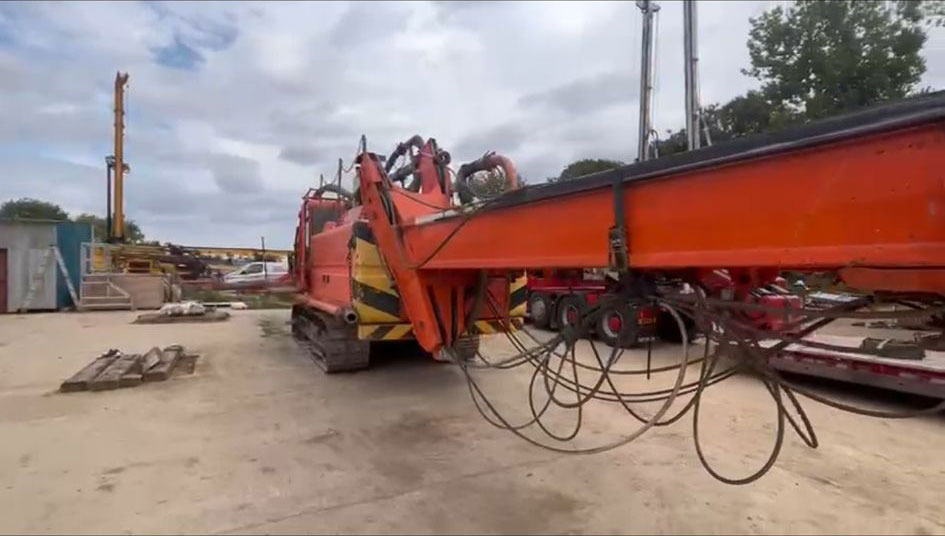 Zabijač stupova Soilmec SR-30: slika Zabijač stupova Soilmec SR-30