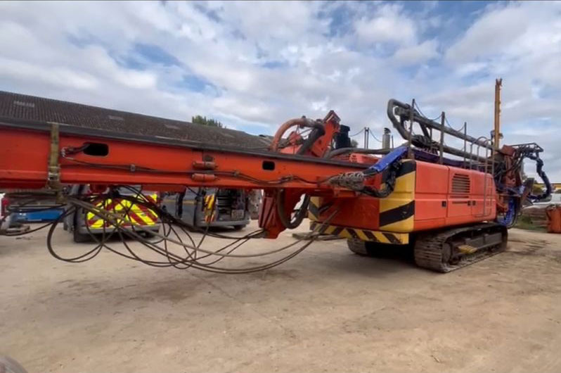 Zabijač stupova Soilmec SR-30: slika Zabijač stupova Soilmec SR-30