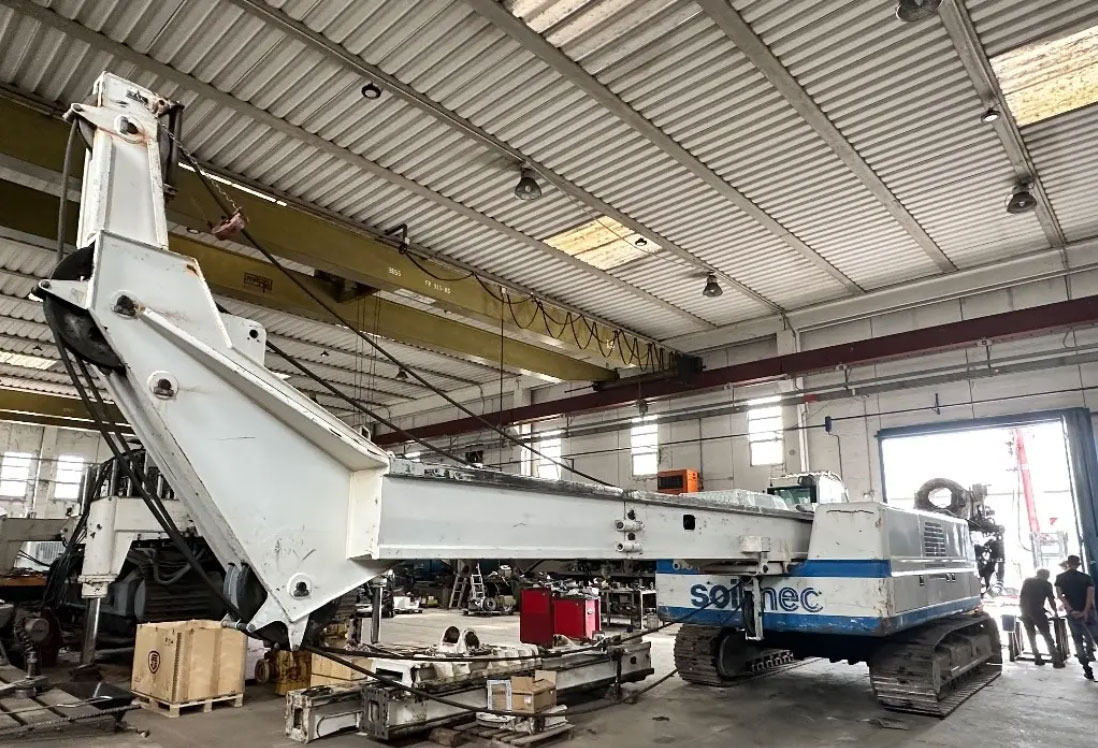 Soilmec SR-30 - Zabijač stupova: slika Soilmec SR-30 - Zabijač stupova Soilmec SR-30 - Zabijač stupova: slika Soilmec SR-30 - Zabijač stupova