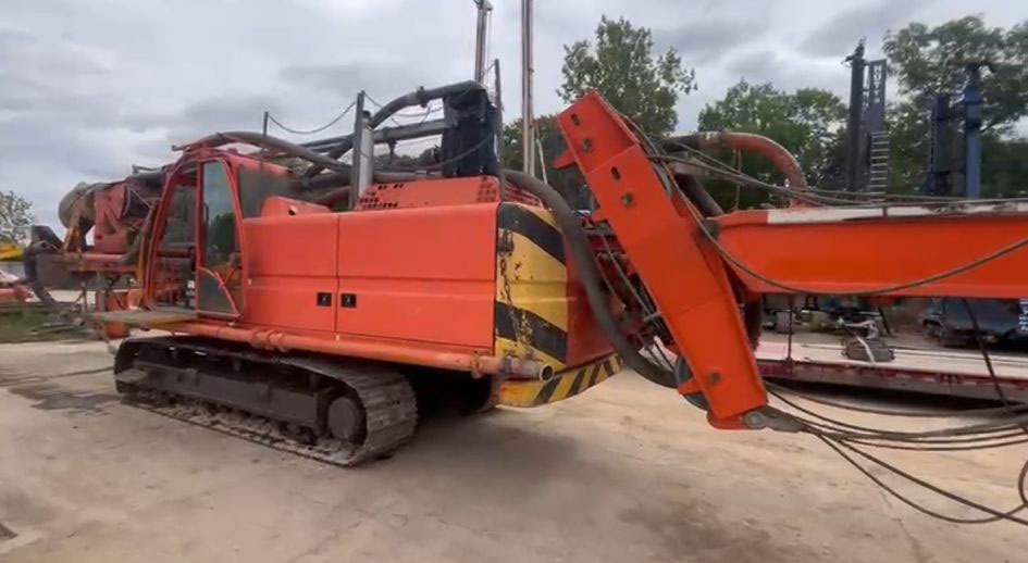 Zabijač stupova Soilmec SR-30: slika Zabijač stupova Soilmec SR-30