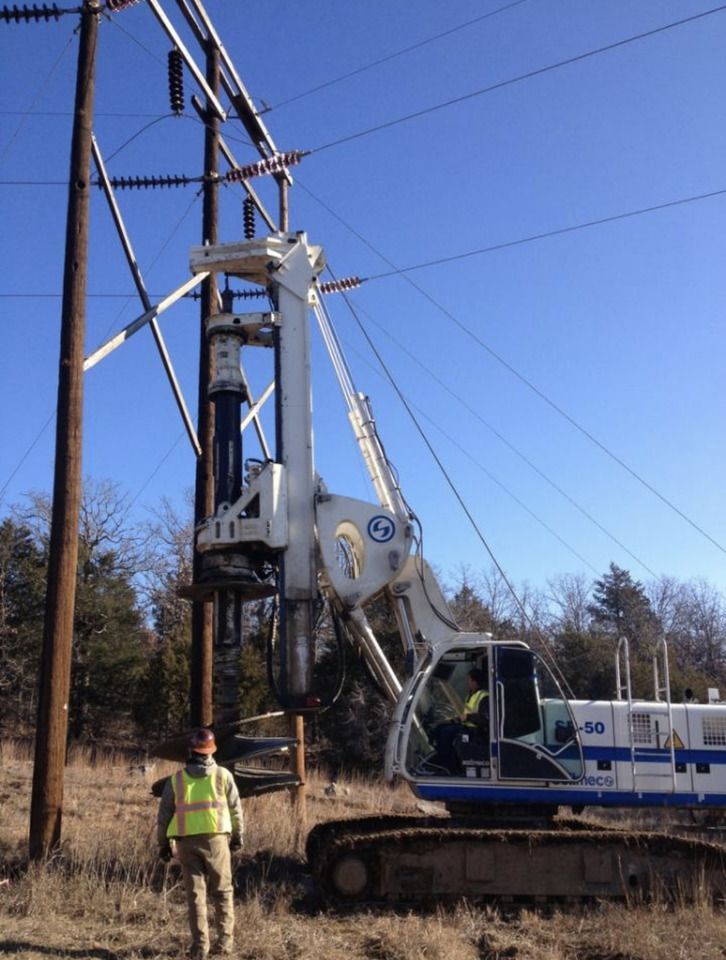 Soilmec SR-50 - Zabijač stupova: slika Soilmec SR-50 - Zabijač stupova Soilmec SR-50 - Zabijač stupova: slika Soilmec SR-50 - Zabijač stupova