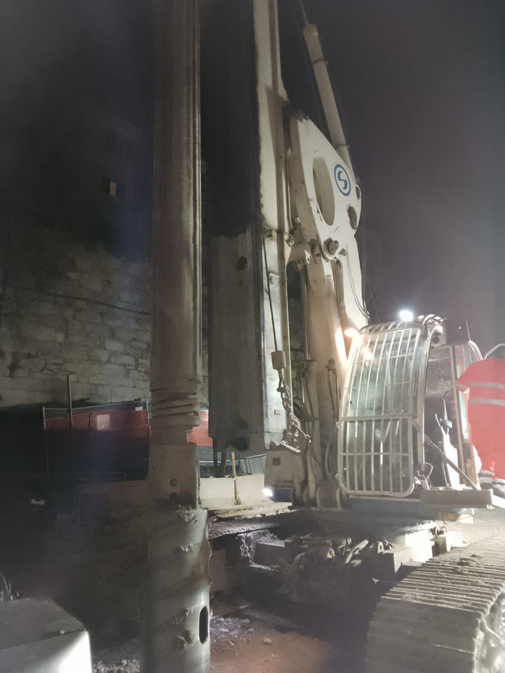 Zabijač stupova Soilmec SR-50: slika Zabijač stupova Soilmec SR-50