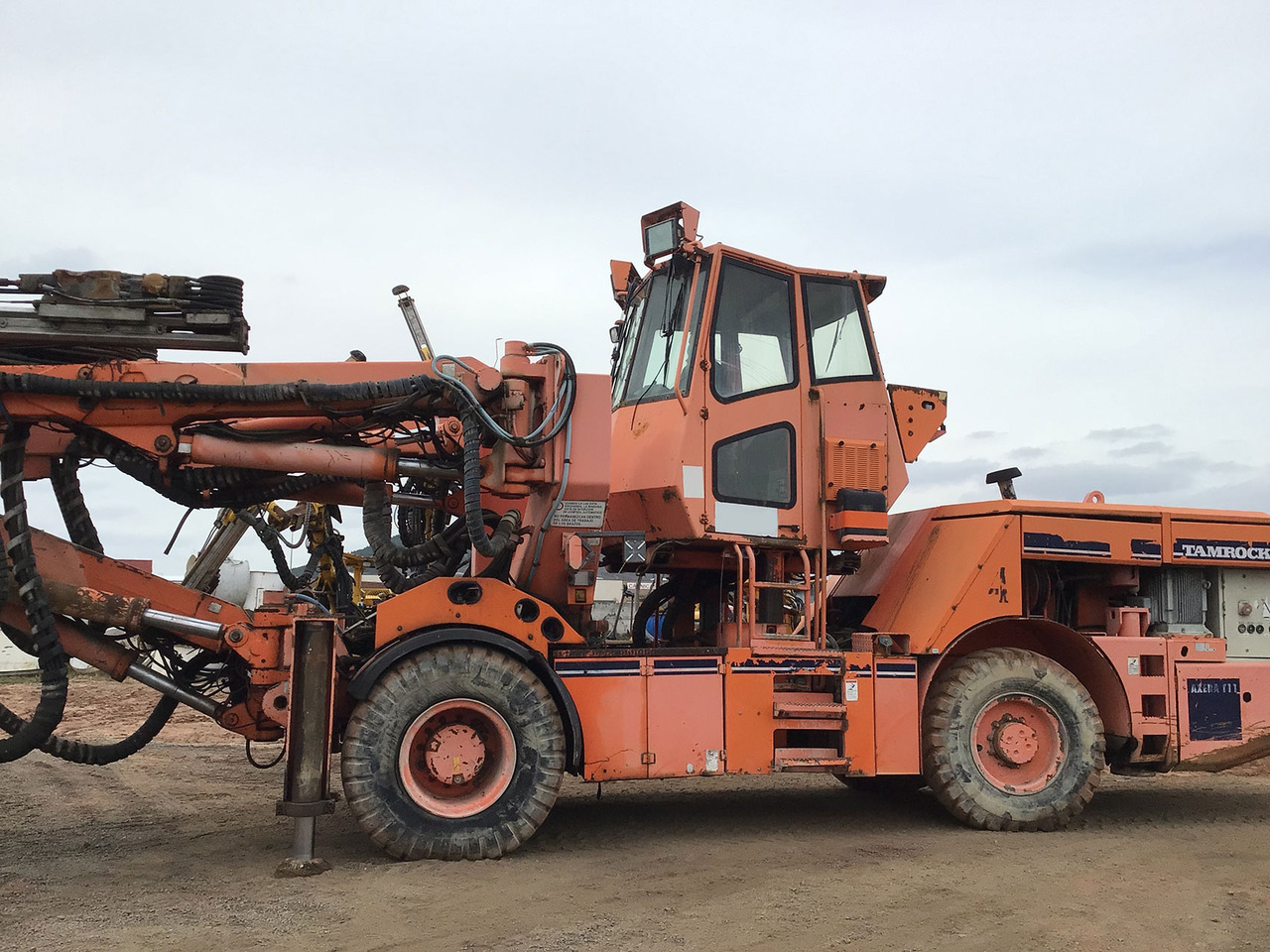 Tamrock Axera T11 Data-315 C - Direkcionalna bušilica: slika Tamrock Axera T11 Data-315 C - Direkcionalna bušilica Tamrock Axera T11 Data-315 C - Direkcionalna bušilica: slika Tamrock Axera T11 Data-315 C - Direkcionalna bušilica
