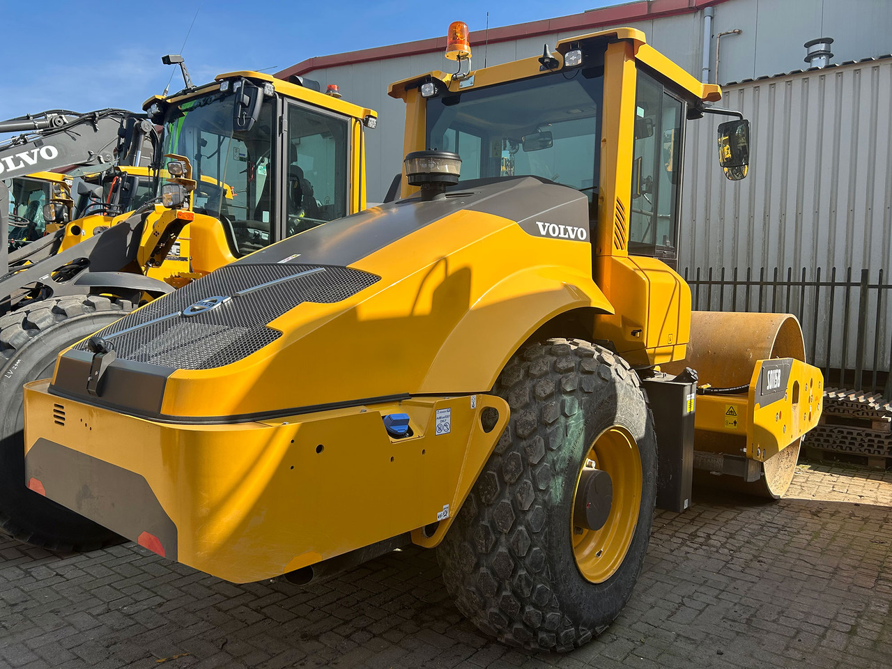 Volvo SD115B - Kompaktor: slika Volvo SD115B - Kompaktor Volvo SD115B - Kompaktor: slika Volvo SD115B - Kompaktor