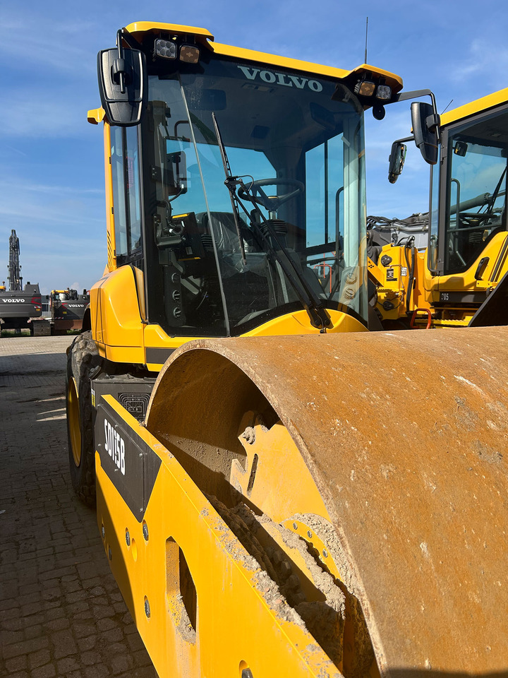 Volvo SD115B - Kompaktor: slika Volvo SD115B - Kompaktor Volvo SD115B - Kompaktor: slika Volvo SD115B - Kompaktor