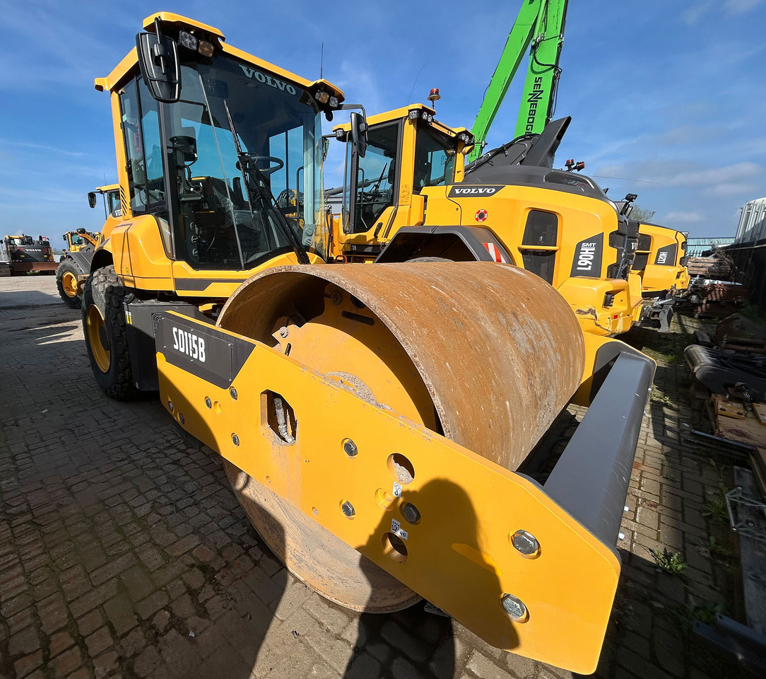 Volvo SD115B - Kompaktor: slika Volvo SD115B - Kompaktor Volvo SD115B - Kompaktor: slika Volvo SD115B - Kompaktor