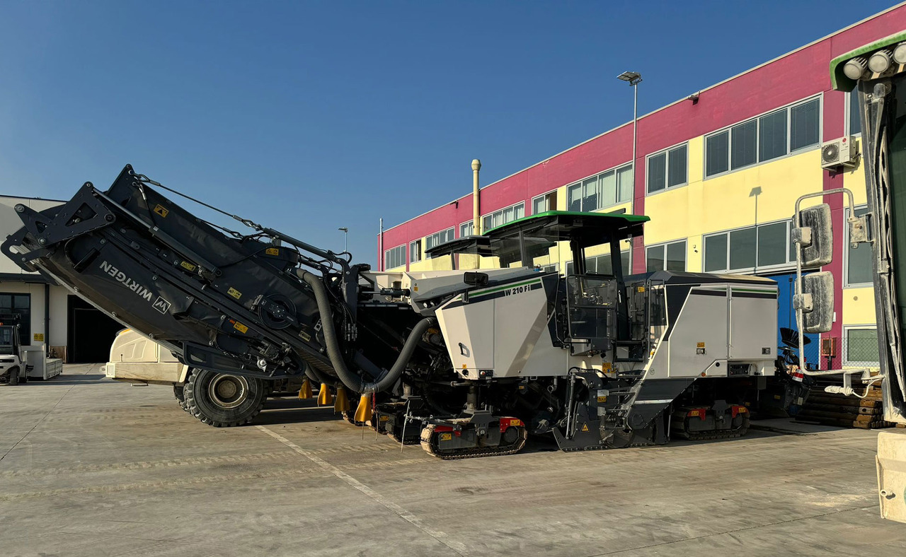 Wirtgen W 210 FI - Hladni planer: slika Wirtgen W 210 FI - Hladni planer Wirtgen W 210 FI - Hladni planer: slika Wirtgen W 210 FI - Hladni planer